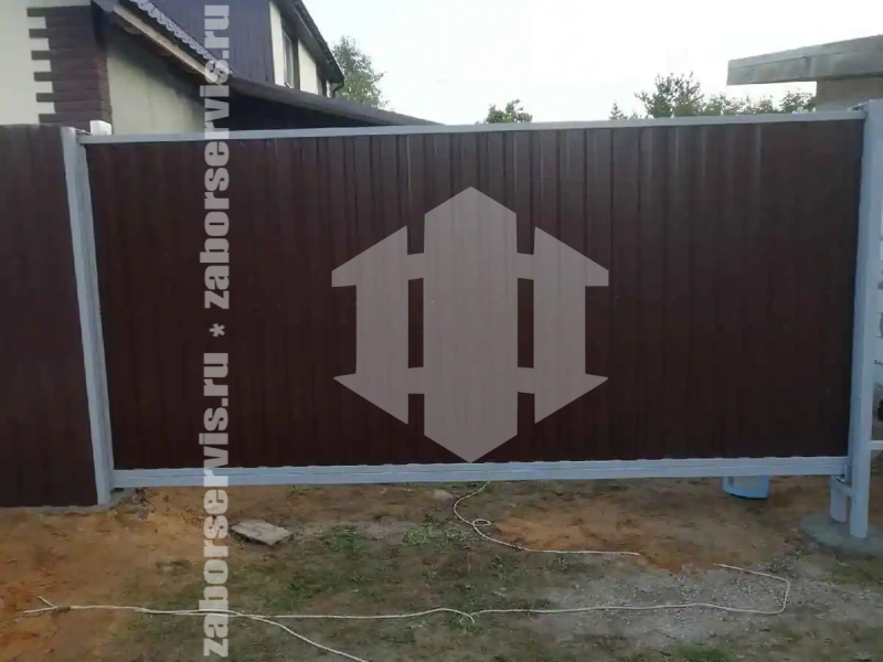 Забор из профнастила с воротам 72 метра