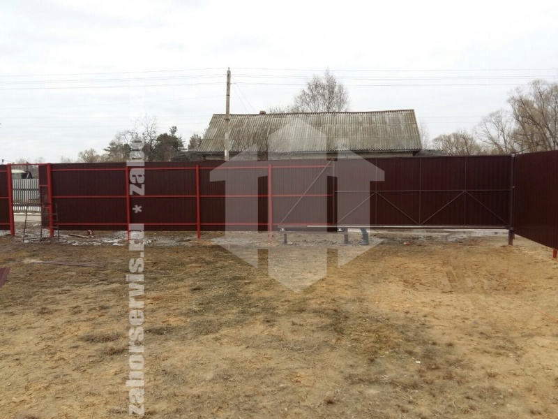 Забор из профлиста 80 метров на забивных столбах