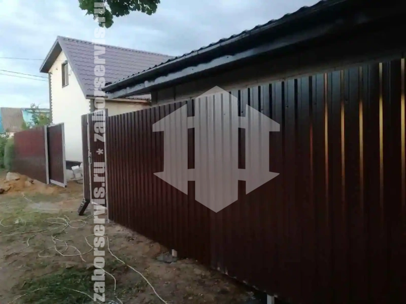 Забор из профнастила с воротам 72 метра