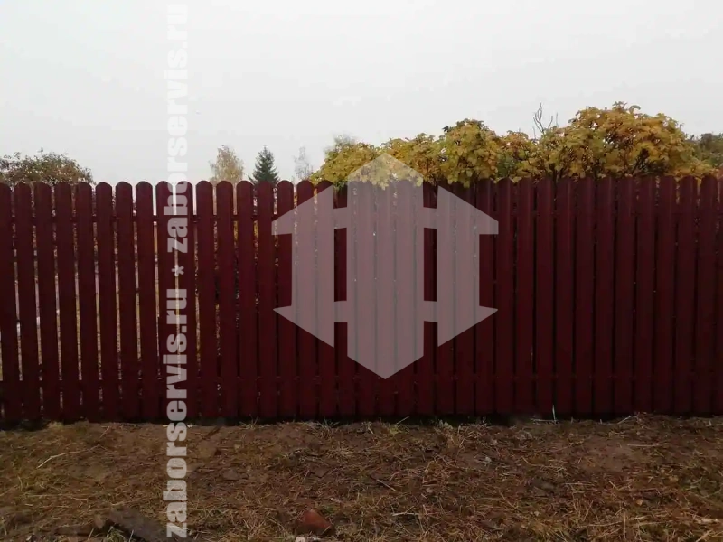 Забор из металлического штакетника с воротами 60 метров