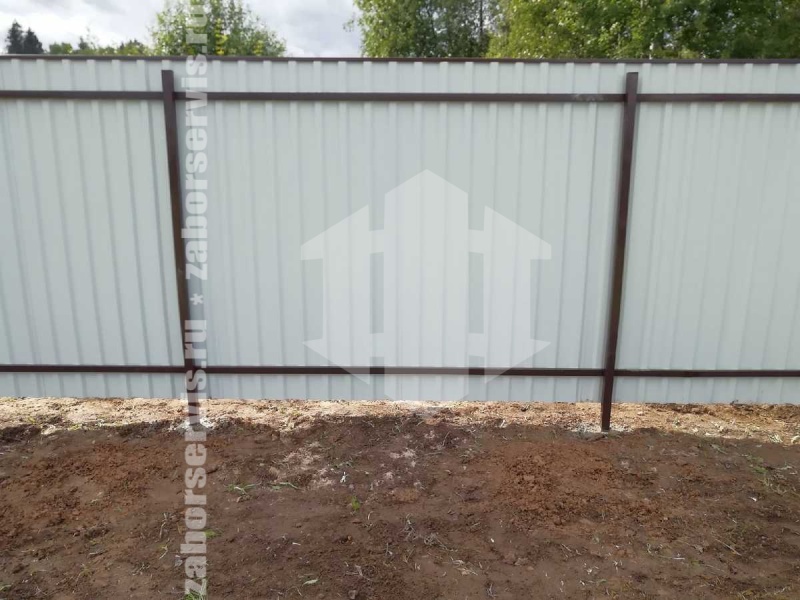 Забор из профнастила с утрамбовкой щебнем 78 метров