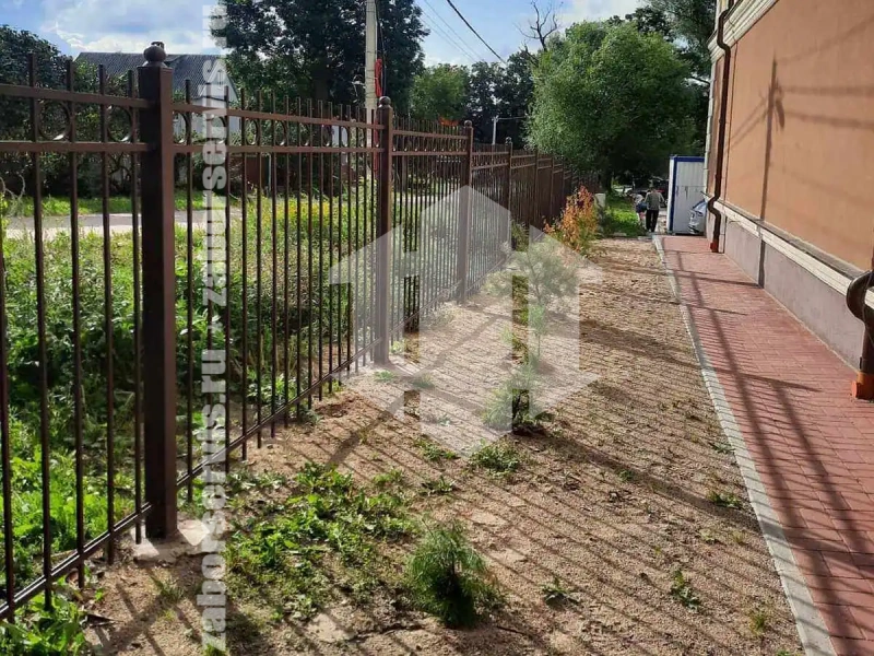 Сварной забор из профильной трубы 40 метров