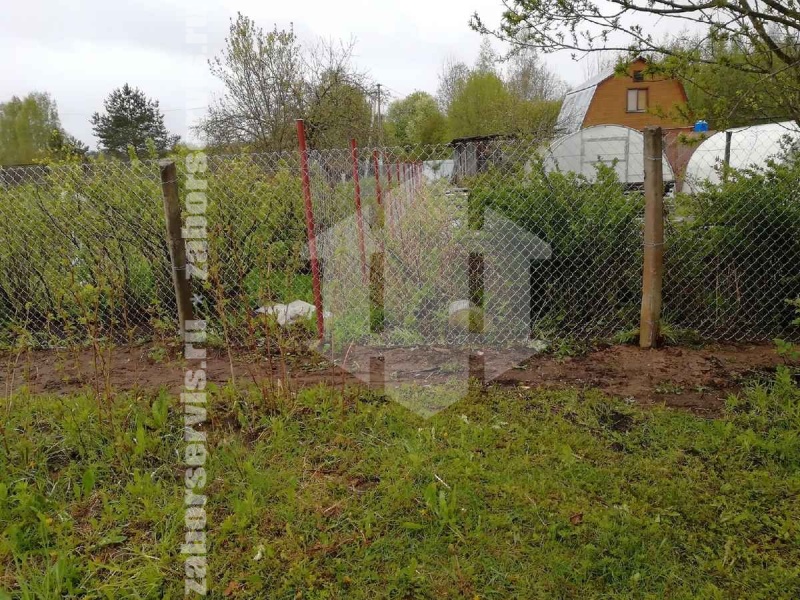 Забор из сетки рабицы в натяг с протяжкой арматуры 90 метров