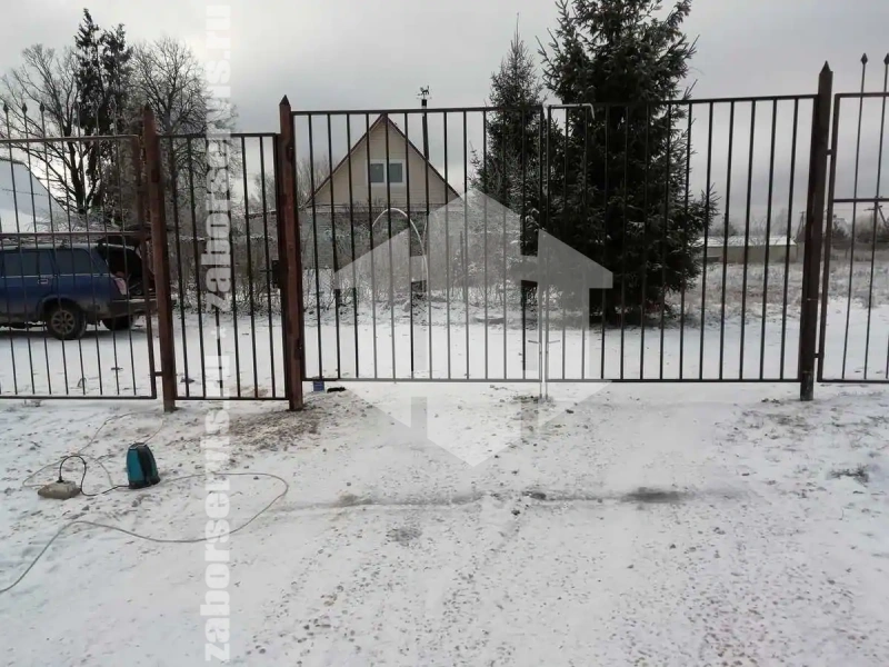 Сварной забор с распашными воротами 74 метра
