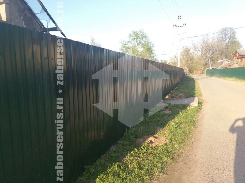 Забор из профнастила с забивными столбами 52 метра