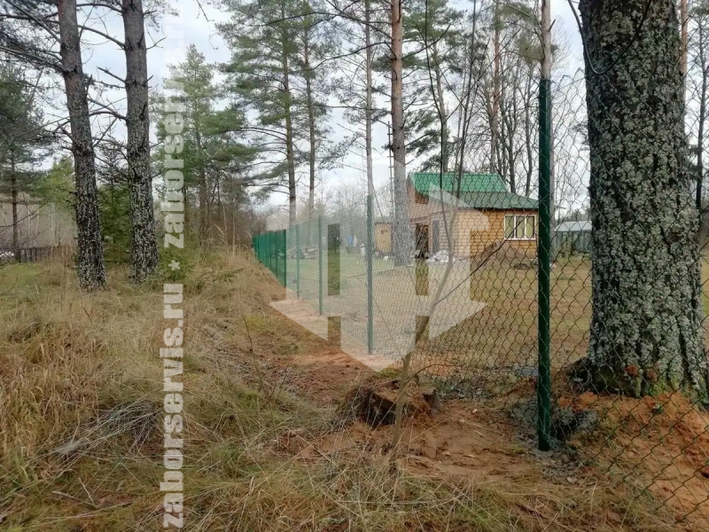 Забор из сетки рабицы в натяг с протяжкой арматуры 25 метров